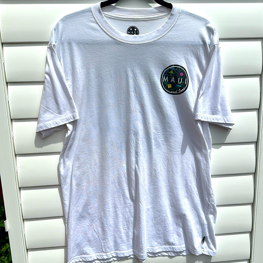 Maui and sons men’s LG T-shirt designed in CA